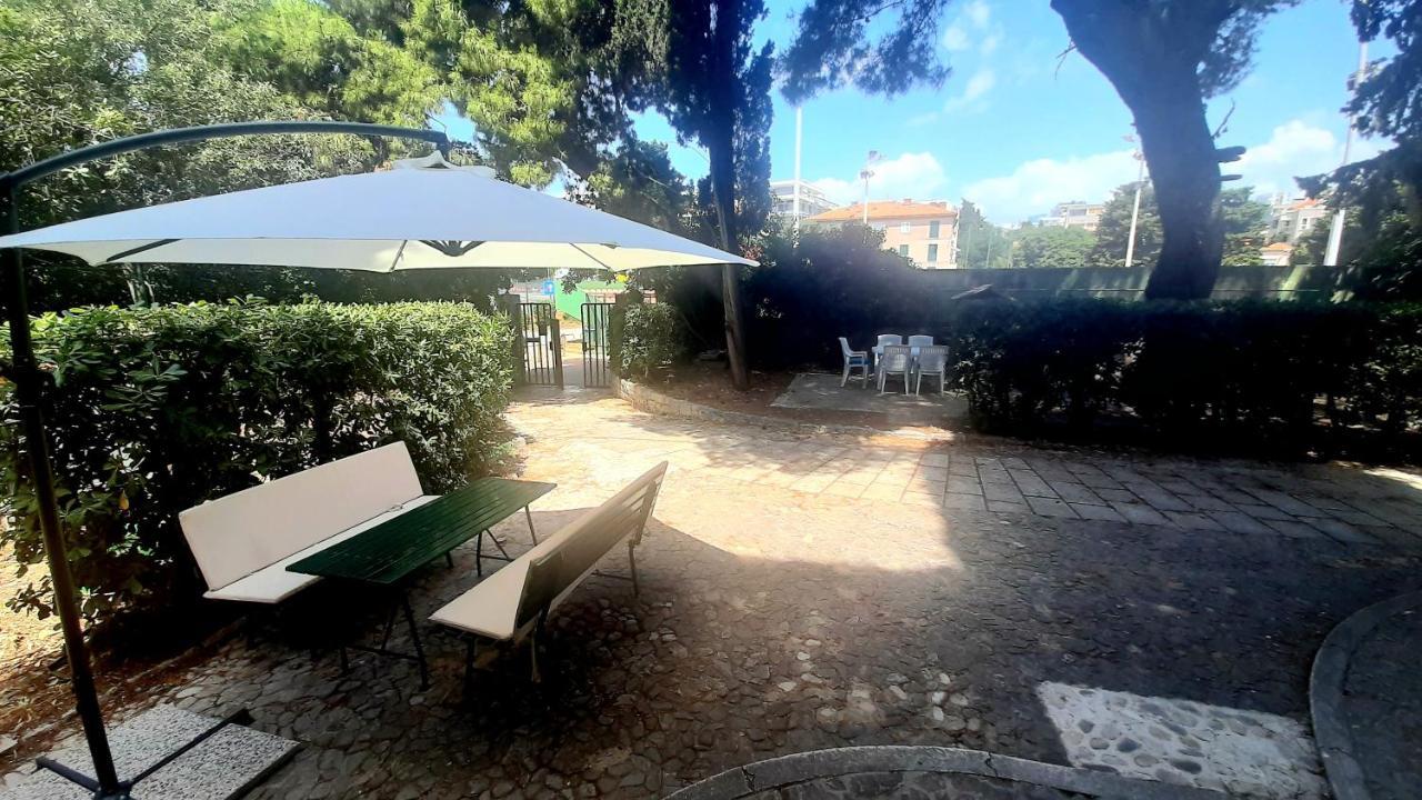 Old Captain'S Apartments - In A Pine Wood By The Sea And Tennis Courts Split Exterior foto