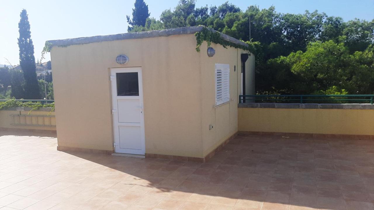 Old Captain'S Apartments - In A Pine Wood By The Sea And Tennis Courts Split Exterior foto